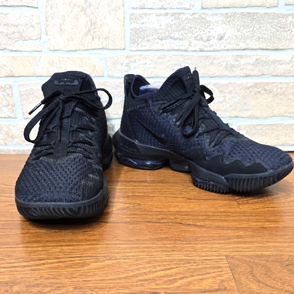 NIKE AIR MAX LEBRON JAMES 16 LOW TRIPLE BLACK 7.5